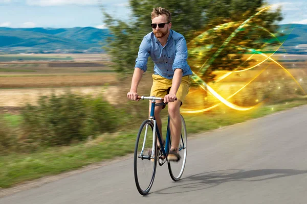 Magische jonge wielrenner rijden — Stockfoto