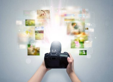 El yaşam olayları digital fotoğraf makinesi ile yakalar.