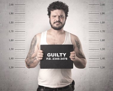 Gangster hapiste yakalandı