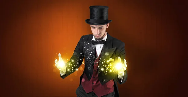 魔术师手持超级大国 — 图库照片