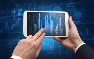 Tablet kullanma ve mali rapor kavramı kontrol el