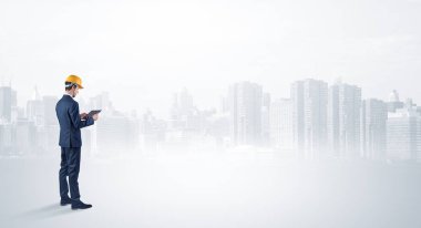 Mimar ayakta ve büyük şehir panorama adlı arıyorsunuz