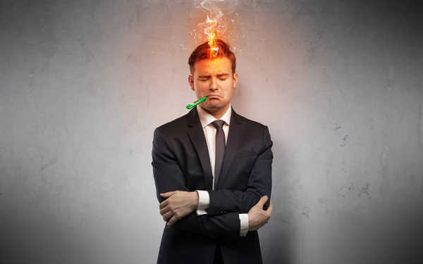 Hombre de negocios enfermo con concepto de cabeza ardiente —  Fotos de Stock