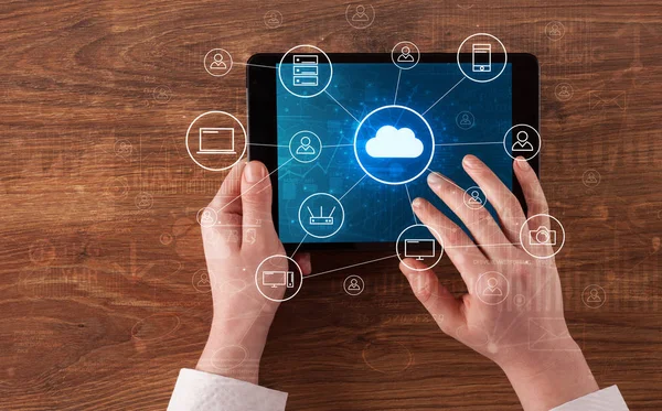 Hand using tablet with centralized cloud computing system concept — Stock Photo, Image