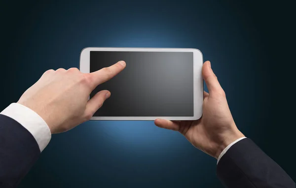 Hand mit Tablet mit Kopierraum — Stockfoto