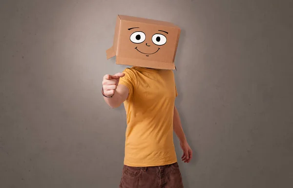 Young boy with happy cardboard box face — Stock Photo, Image