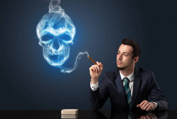 Επιχειρηματίας κάπνισμα έννοια — Φωτογραφία Αρχείου