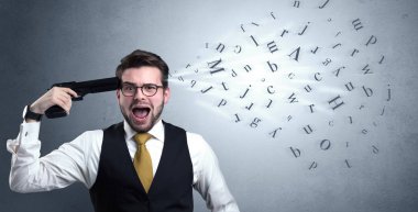 Yakışıklı adam silahla başına ateş