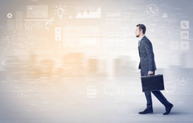 İşadamı ile veritabanı kavramı yürüyüş