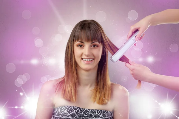 Ung kvinna porträtt med glänsande rosa salongen koncept — Stockfoto