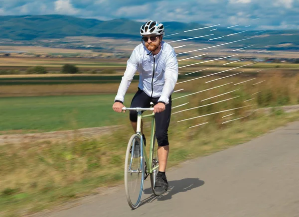 Příležitostné cyklista jedoucí na kole velmi rychle — Stock fotografie