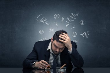 Onun ofisinde doodle konsepti ile sarhoş adam