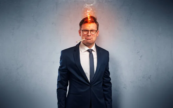 Az égető fej koncepció beteg üzletember — Stock Fotó