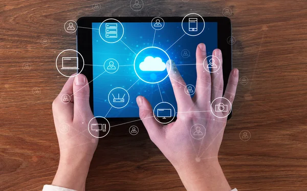 Hand using tablet with centralized cloud computing system concept — Stock Photo, Image