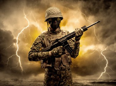 Silahlı asker anlaşılması güç bir havada duran