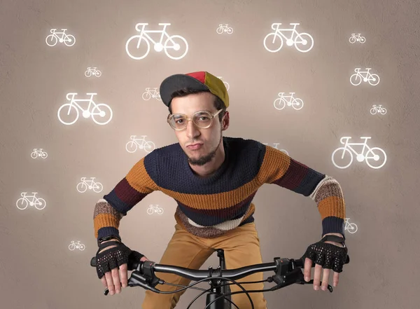 Lunatic cyklist med cykel på bakgrunden — Stockfoto