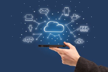 El telefon bulut teknoloji sistem konsepti ile çalışma