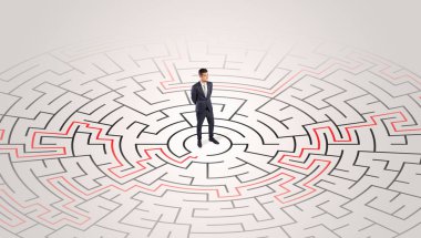 Genç girişimci bir labirent ortada duran 