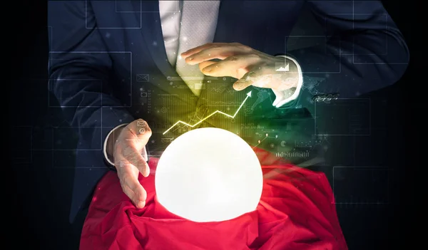 Zakenman voorspellen de toekomst van de beurs met een magische bal — Stockfoto