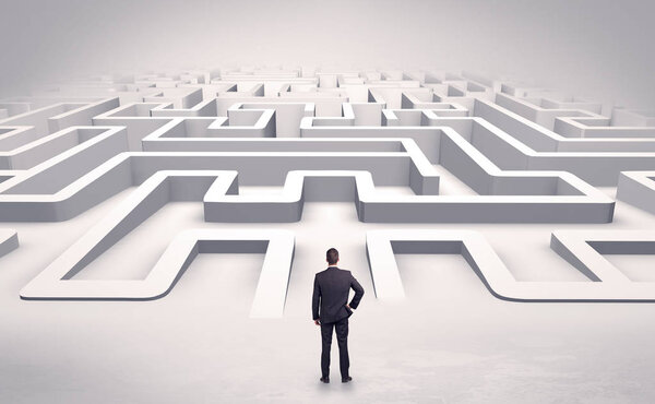 Бизнесмен начинает плоский 3D лабиринт
