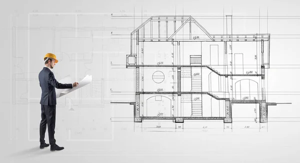 Architetto in cerca di un piano di casa — Foto Stock