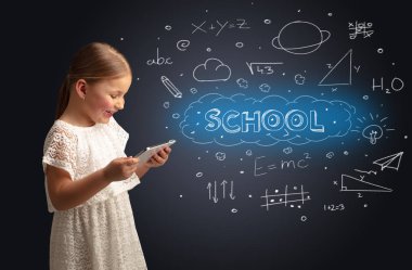 Küçük eğitim konsepti ile tablet kullanarak çocuk