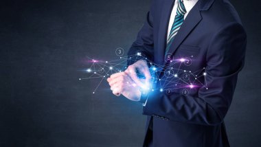 Smartwatch ağ kavramı ile.