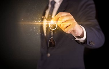 Anahtarları ver adam