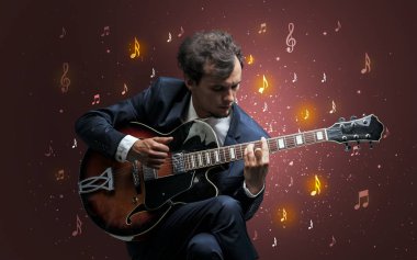 Klasik müzisyen ile düşen notlar