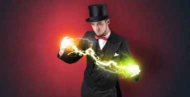 Sihirbaz enerji elleri arasında