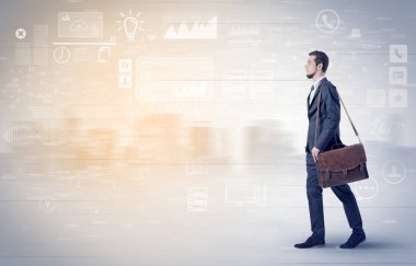 İşadamı ile veritabanı kavramı yürüyüş