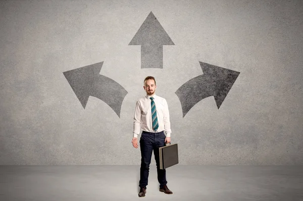 Businessman standing with three arrows — Stock Photo, Image