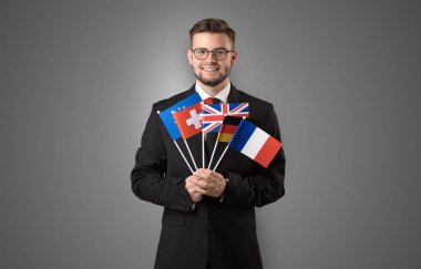 Yakışıklı öğrenci ile ulusal bayrak ayakta