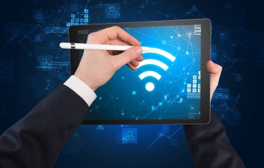 Tablet ile online kavramı kullanarak ele