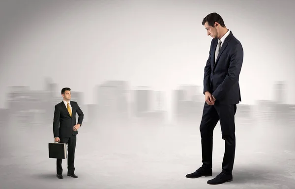 Giant businessman is  afraid of small executor — Stock Photo, Image