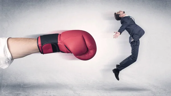 Empresário é demitido por uma enorme mão de boxe — Fotografia de Stock