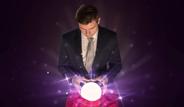 Uomo d'affari seduto con sfera di cristallo in azione — Foto Stock