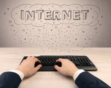 Zarif işadamı el Internet üzerinde çalışma