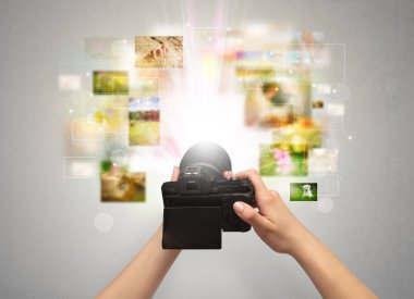 El yaşam olayları digital fotoğraf makinesi ile yakalar.
