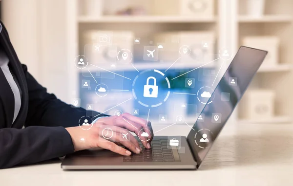 Business woman working on laptop in a cozy environment — Stock Photo, Image