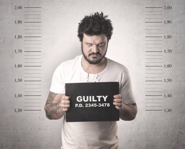 Gangster hapiste yakalandı