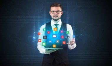Tablet ve uygulama ile genç işadamı