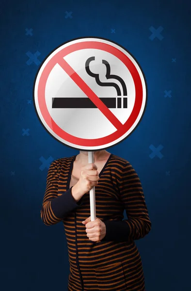 Vrouw met geen teken van roken — Stockfoto
