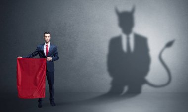 İşadamı şeytan gölge ve Boğa güreşçisi konsepti ile