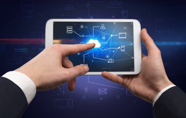 Tablet bulut office konseptiyle ilk kişi görünümü