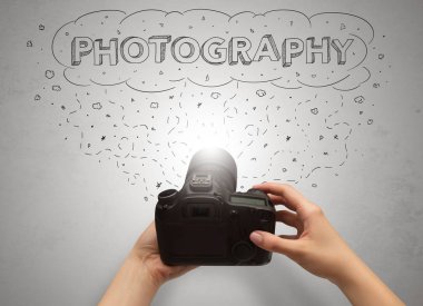 El fotoğraf mesaj bulut kavramı ile çekim