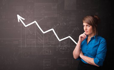 Artan grafik kavramı ile duran kişi