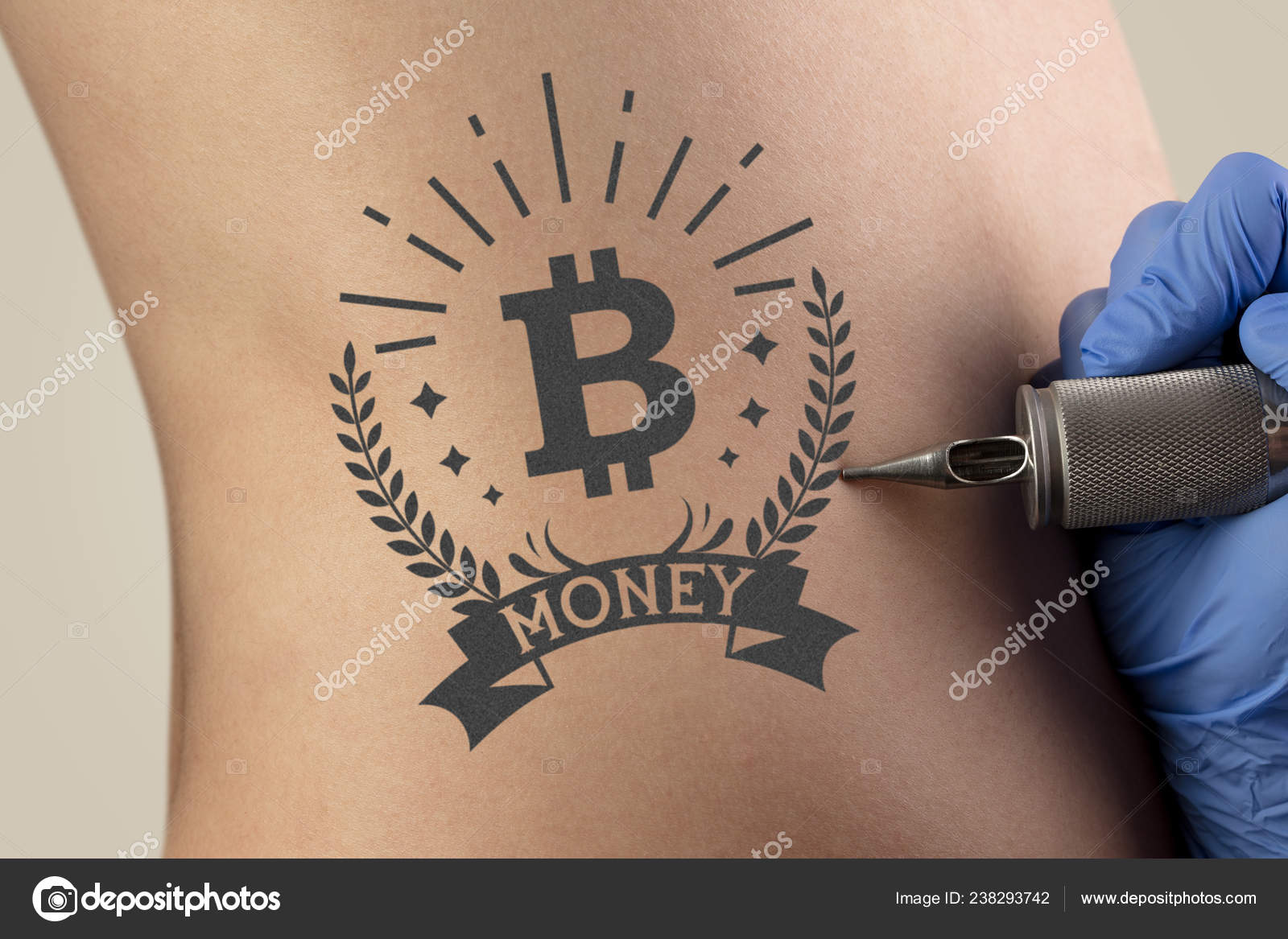 벌 거 벗은 뒤에 돈과 통화 개념 문신 — 스톡 에디토리얼 사진 © ra2studio #238293742