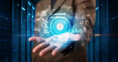 Adam holding konsantrik hologram projeksiyon 