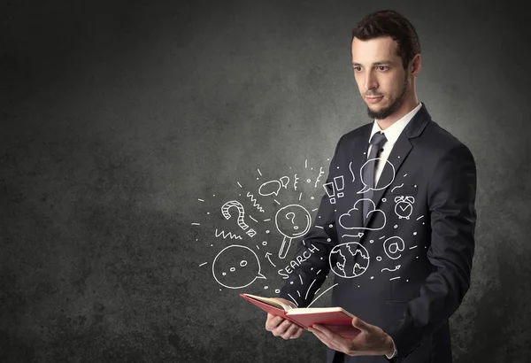 Hombre de negocios sosteniendo un libro. — Foto de Stock